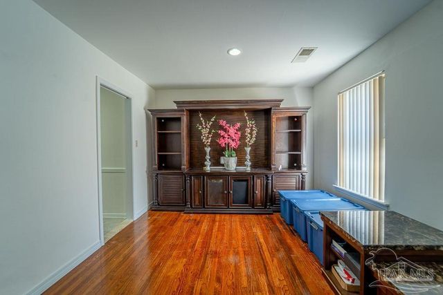 2550 E Burgess Rd, Pensacola, FL 32504