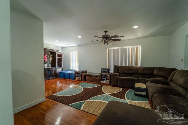 2550 E Burgess Rd, Pensacola, FL 32504