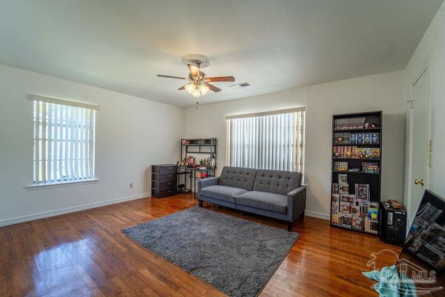 2550 E Burgess Rd, Pensacola, FL 32504