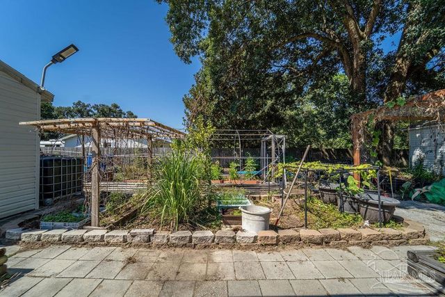 2550 E Burgess Rd, Pensacola, FL 32504