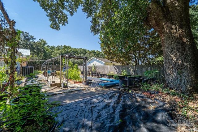 2550 E Burgess Rd, Pensacola, FL 32504