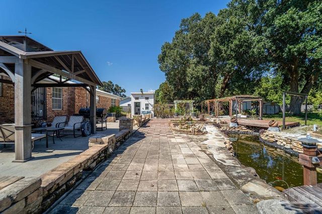 2550 E Burgess Rd, Pensacola, FL 32504