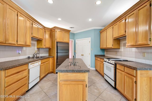 2579 Rue Palafox, Biloxi, MS 39531