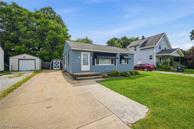 2806 Harmont Avenue NE, Canton, OH 44705