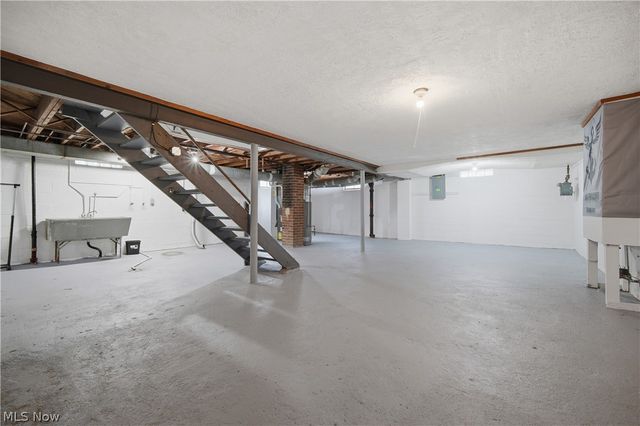 2806 Harmont Avenue NE, Canton, OH 44705