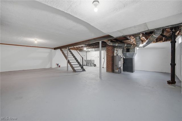 2806 Harmont Avenue NE, Canton, OH 44705