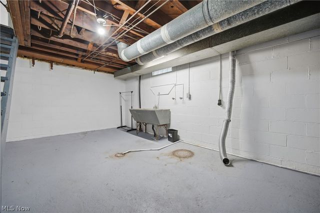 2806 Harmont Avenue NE, Canton, OH 44705