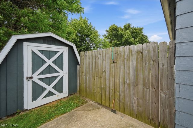 2806 Harmont Avenue NE, Canton, OH 44705