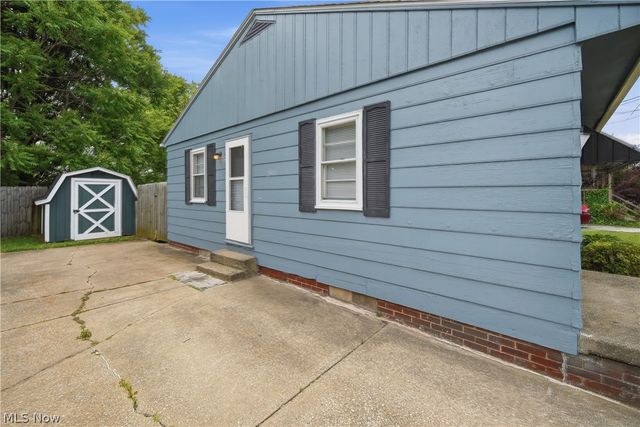 2806 Harmont Avenue NE, Canton, OH 44705