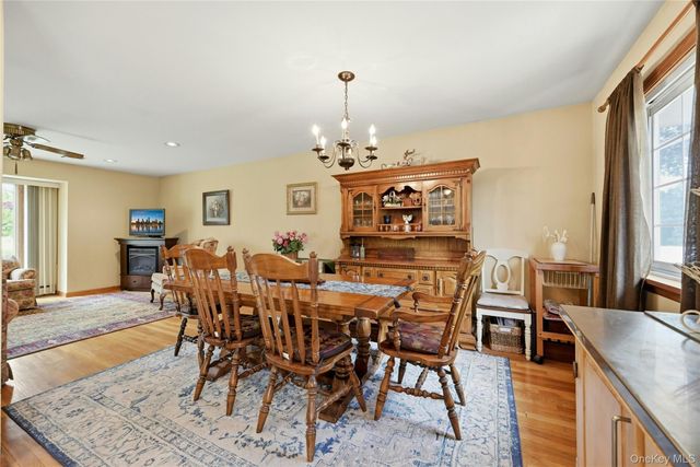 10 Darien Place, East Northport, NY 11731