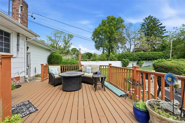 10 Darien Place, East Northport, NY 11731