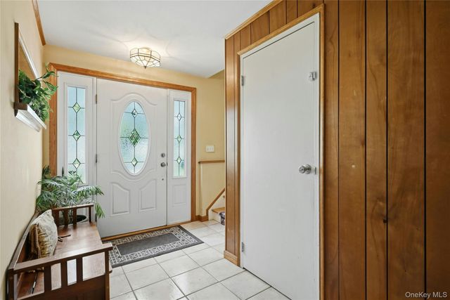 10 Darien Place, East Northport, NY 11731