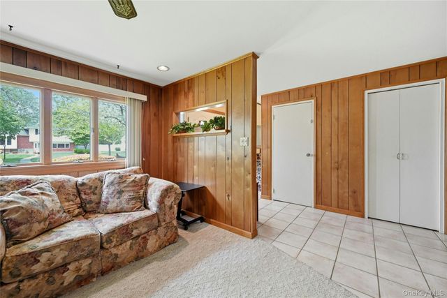 10 Darien Place, East Northport, NY 11731