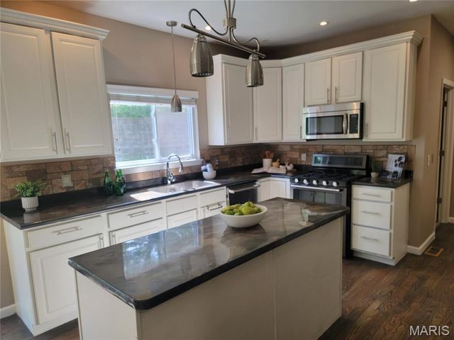 59 Charbonier Bluffs Drive, Florissant, MO 63031