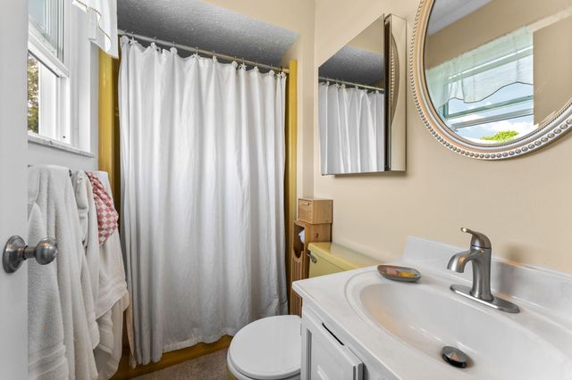 7490 Ledgewood Drive, Tyrone Twp, MI 48430