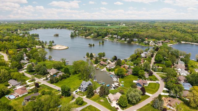 7490 Ledgewood Drive, Tyrone Twp, MI 48430