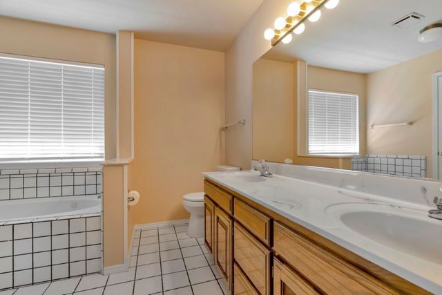 409 N 39th Place, Rogers, AR 72756