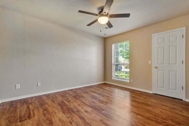 409 N 39th Place, Rogers, AR 72756