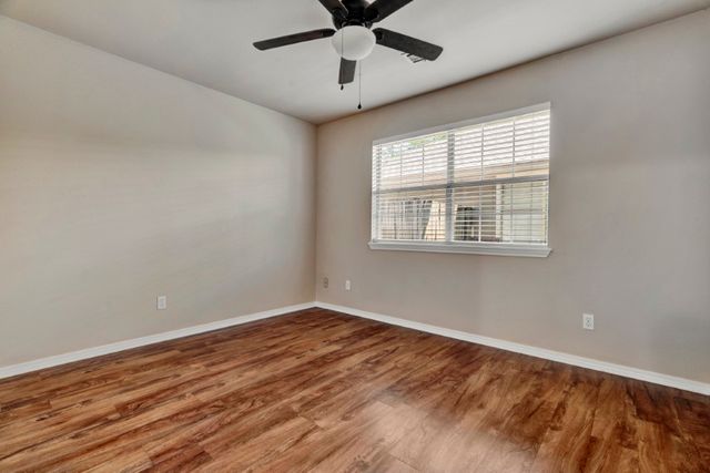 409 N 39th Place, Rogers, AR 72756