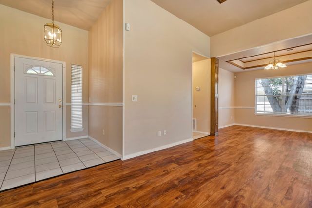 409 N 39th Place, Rogers, AR 72756