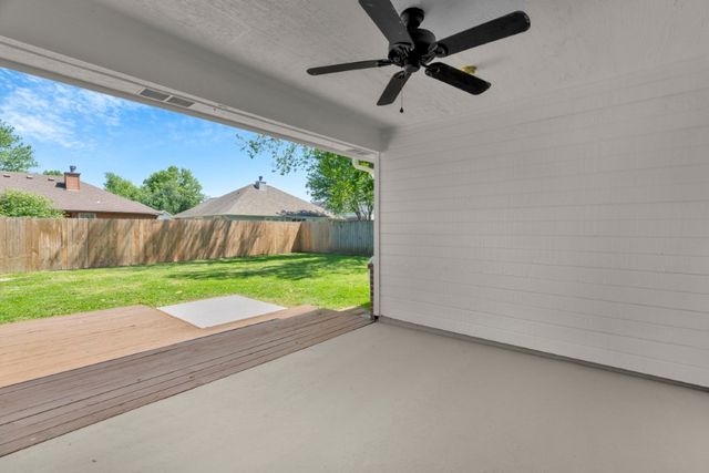 409 N 39th Place, Rogers, AR 72756