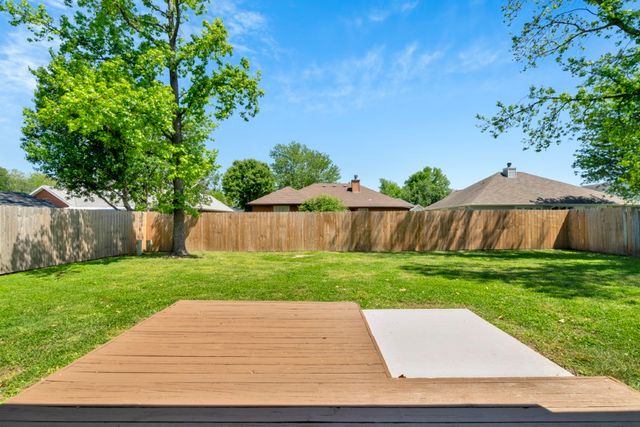 409 N 39th Place, Rogers, AR 72756