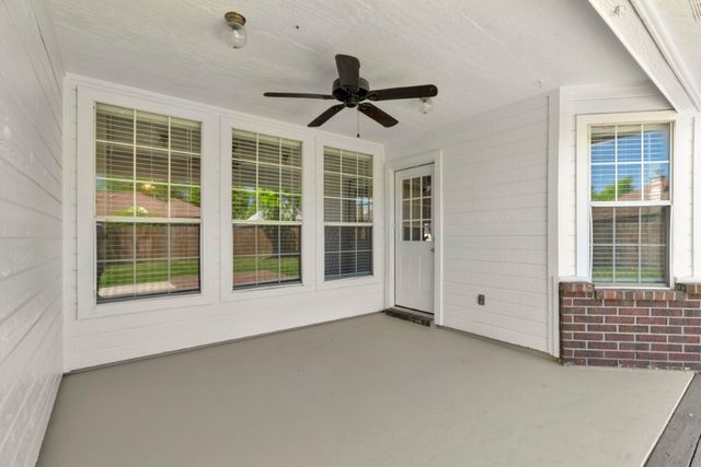 409 N 39th Place, Rogers, AR 72756