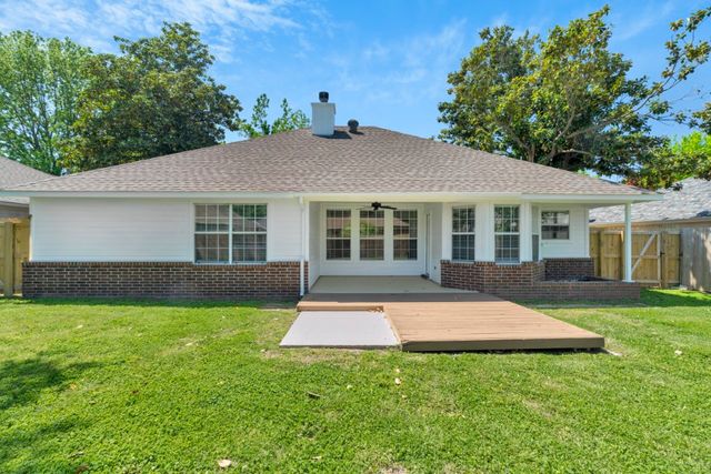 409 N 39th Place, Rogers, AR 72756