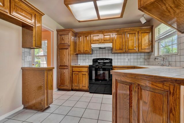 409 N 39th Place, Rogers, AR 72756