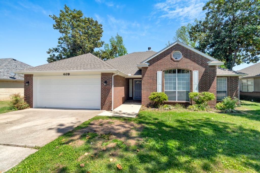 409 N 39th Place, Rogers, AR 72756