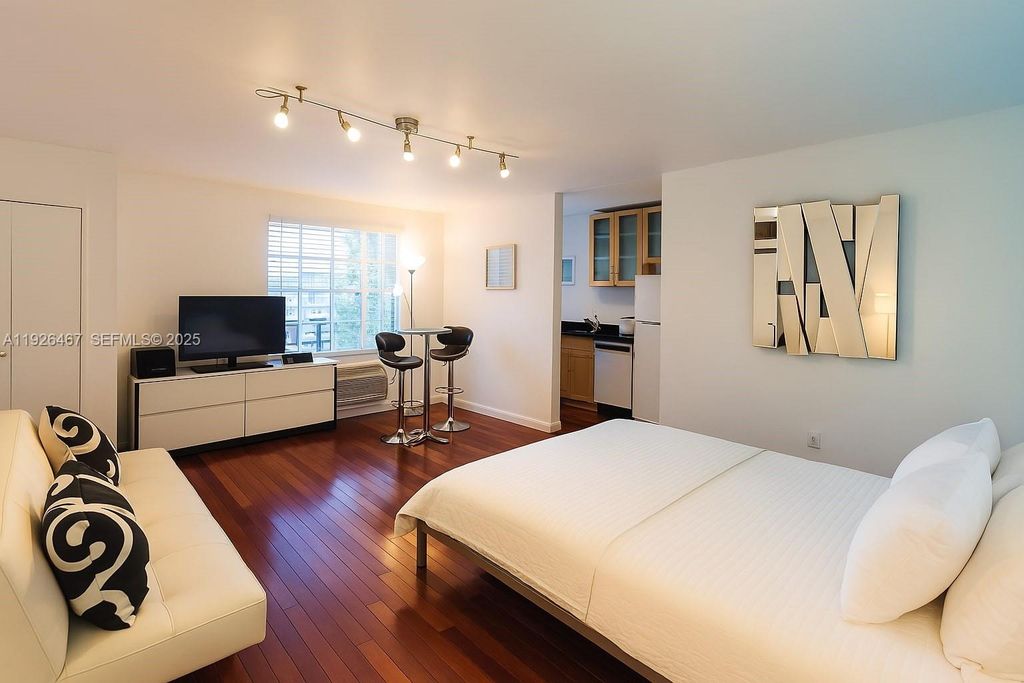 420 15th St 106, Miami Beach, FL 33139