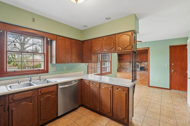 10215 Pendery Drive, Montgomery, OH 45242