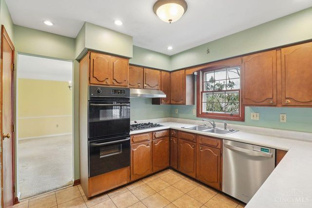 10215 Pendery Drive, Montgomery, OH 45242