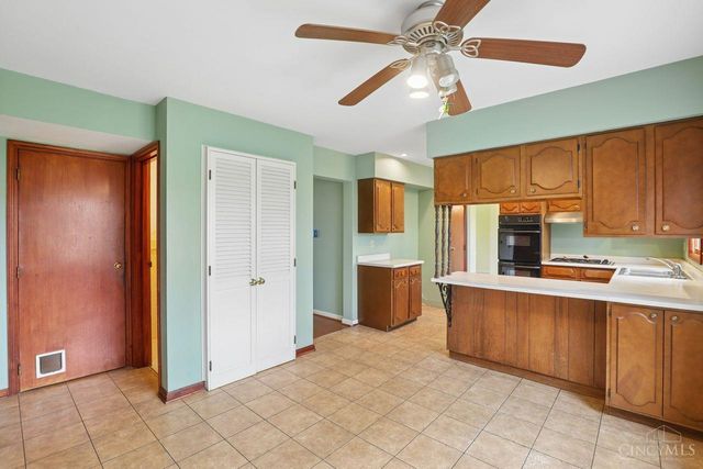 10215 Pendery Drive, Montgomery, OH 45242