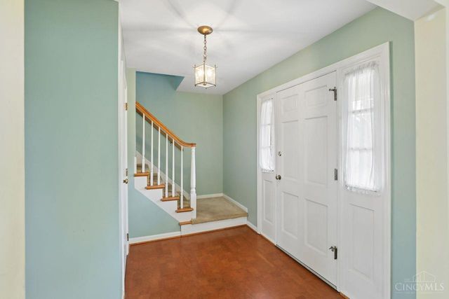 10215 Pendery Drive, Montgomery, OH 45242