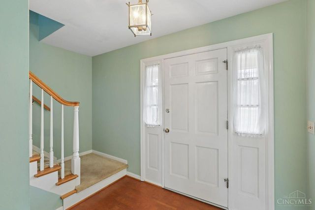 10215 Pendery Drive, Montgomery, OH 45242