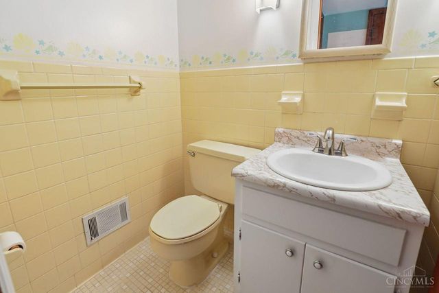 10215 Pendery Drive, Montgomery, OH 45242