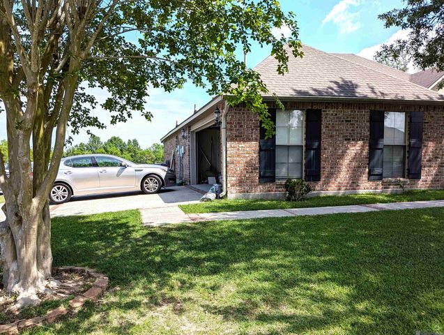 37156 Whitestone Ave, Geismar, LA 70734