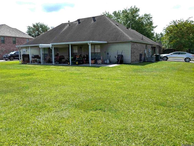 37156 Whitestone Ave, Geismar, LA 70734