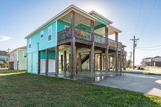 984 S Stingaree Drive, Crystal Beach, TX 77650