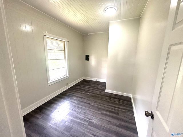 27 W Wilkinson Avenue, Gadsden, AL 35904