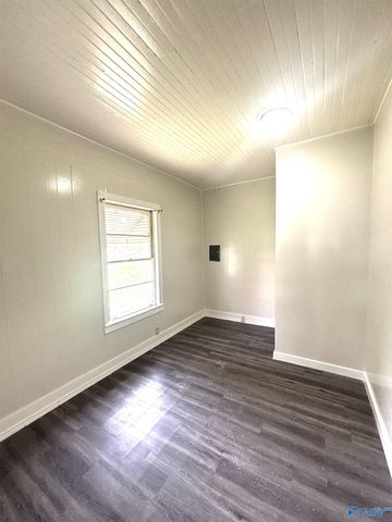 27 W Wilkinson Avenue, Gadsden, AL 35904