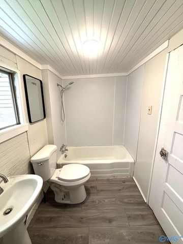 27 W Wilkinson Avenue, Gadsden, AL 35904