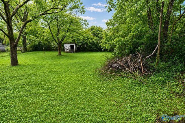 27 W Wilkinson Avenue, Gadsden, AL 35904