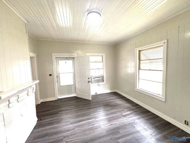 27 W Wilkinson Avenue, Gadsden, AL 35904