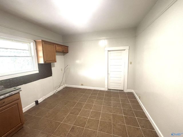 27 W Wilkinson Avenue, Gadsden, AL 35904