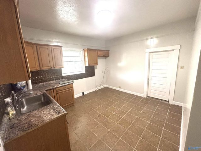 27 W Wilkinson Avenue, Gadsden, AL 35904