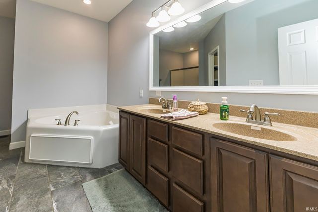 413 S Bridgewater Lane, Muncie, IN 47304