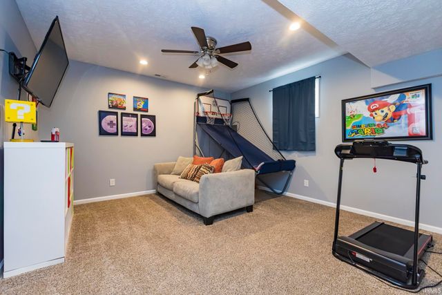 413 S Bridgewater Lane, Muncie, IN 47304