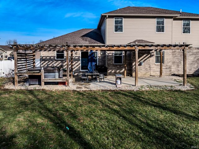 413 S Bridgewater Lane, Muncie, IN 47304